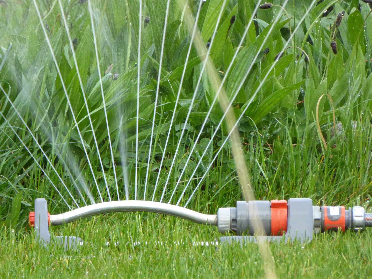 Rasenspreger Bewässerungsanlage Sprinkleranlage Beregnungsanlage Wassersprenger Rasenbewässerungssystem Regner